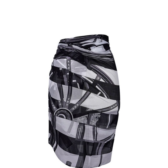 Hermes Bain Pareo Berliner’s Bayade 100% cotton, black, grey, white, 26” by 68”. - Picture 8 of 16